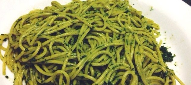 Паста с зеленью и чесноком