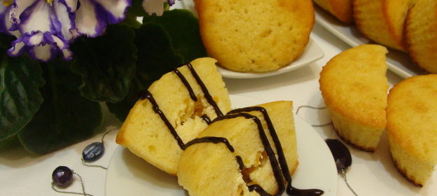 Кексы с творожноперсиковыми шариками