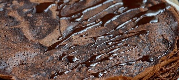 Шоколадные блинчики с соусом