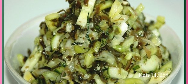 Салат овощной с морской капустой