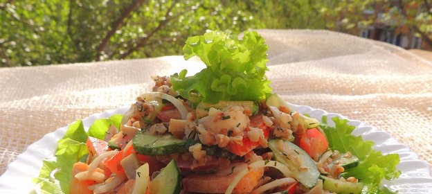 Весенний салат с гречкой и грибами