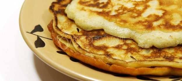 Рисовый салат со смородиной и орехами