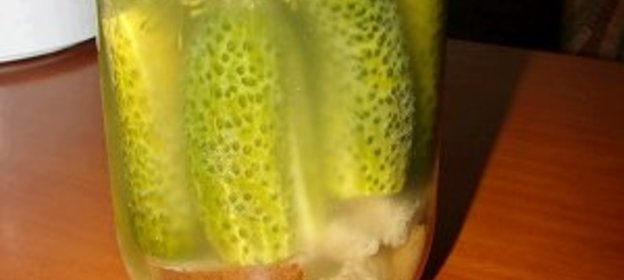 Огурцы солёные быстрые ( с ржаным хлебом)