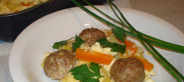 Картофельная запеканка с тефтелями