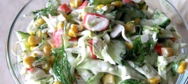 Салат из свежей капусты и крабовых палочек