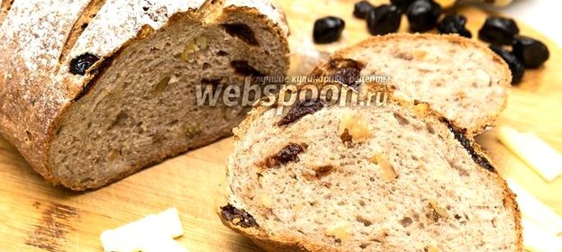 Пшенично-ржаной хлеб с вяленой вишней и орехами
