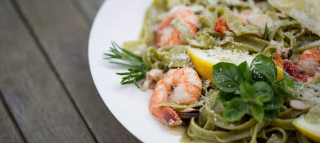 Паста с креветками и пармезаном