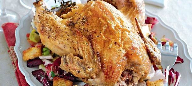 Запеченная курица с хлебным гарниром