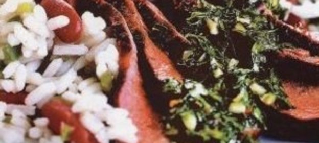 Масло, взбитое с морской капустой и пассерованной морковью.