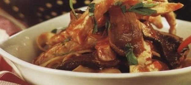 Морские гребешки с кресс-салатом и соусом из лимона и каперсов