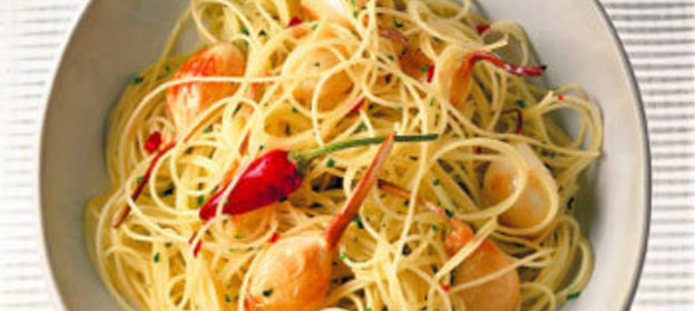 Спагетти с жареным чесноком