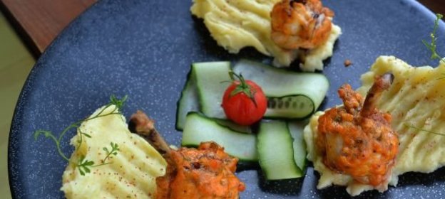 Морской окунь с грибами и морковью