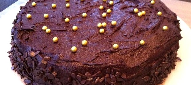 Шоколадный торт с глазурью