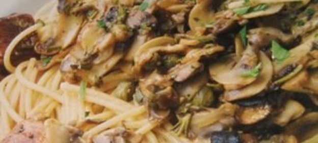 Феттачини (спагетти) с соусом из диких грибов