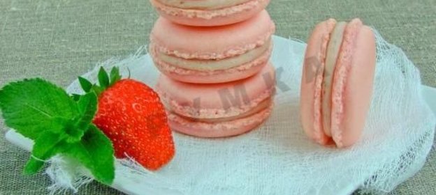 Клубнично-мятные макарон от Пьера Эрме