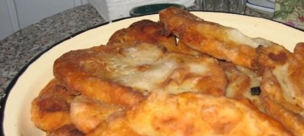 Крабы с яйцами на белом хлебе