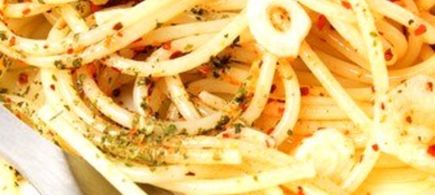 Паста с тремя видами чеснока