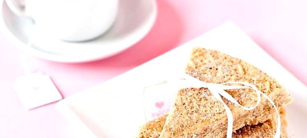 Печенье с чаем и пряностями