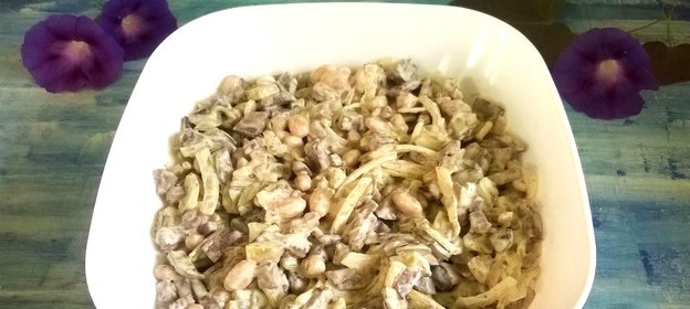 Салат из печени с фасолью