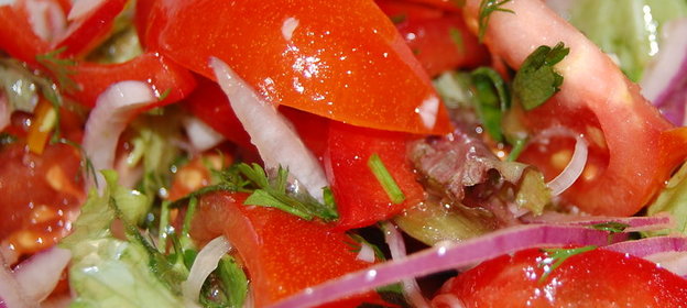 Овощнй салат Хочу лета с заправкой для помидор