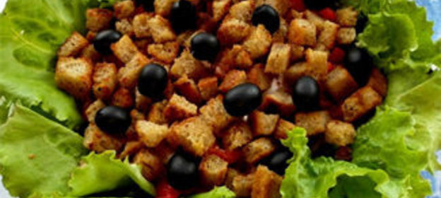 Салат летний Цезарь с сухариками