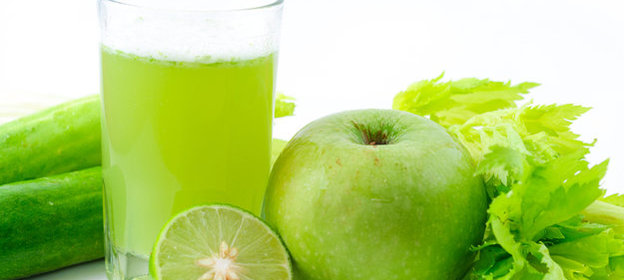 Сок из огурцов с яблоком, лаймом и сельдереем