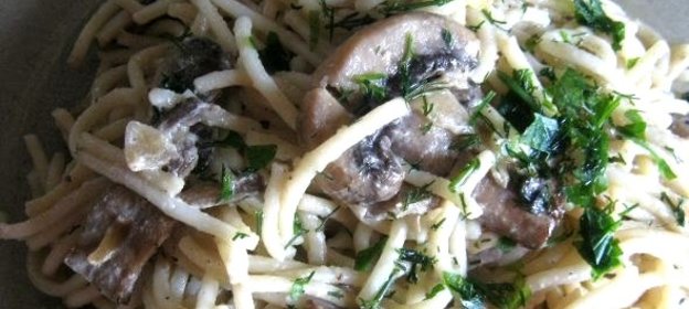 Спагетти под сливочным соусом