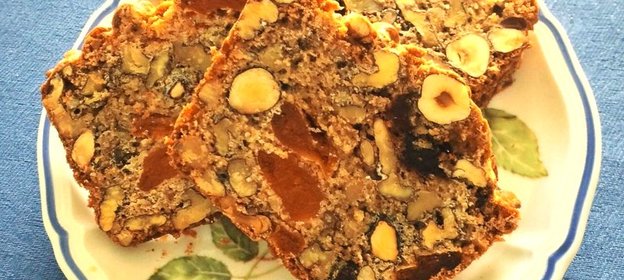 Ванильный кекс с сухофруктами и орехами