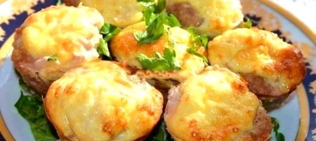 Мясные кексы с сырно-яичной начинкой