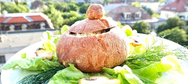 Венгерский суп в хлебе