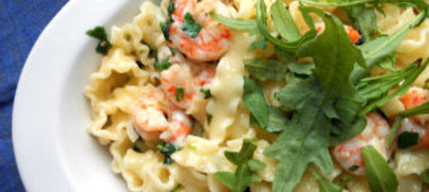 Паста с креветками и руколой