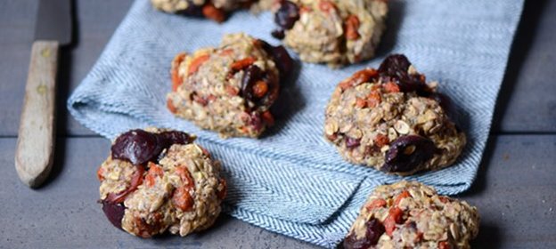 Овсяное печенье с ягодами годжи и вишней