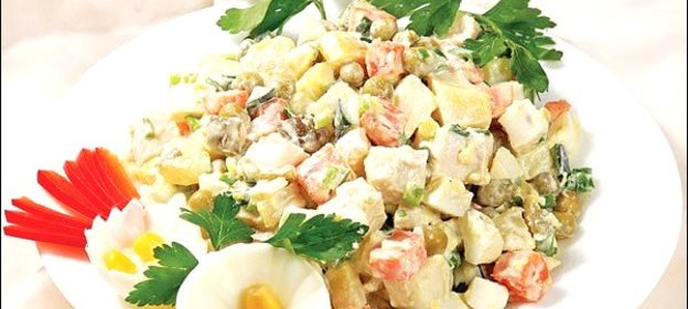 Салат «Столичный» с курицей и крабовыми палочками