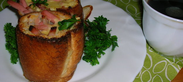 Воскресный завтрак: хлебные стаканчики с начинкой