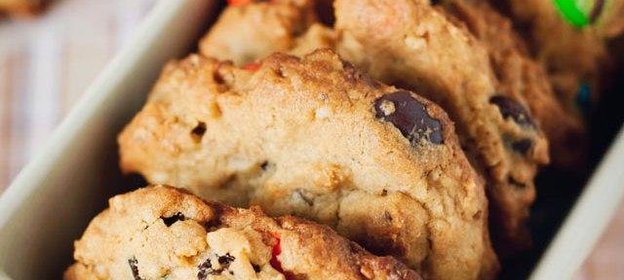 Печенье с изюмом, орехами и M&Ms