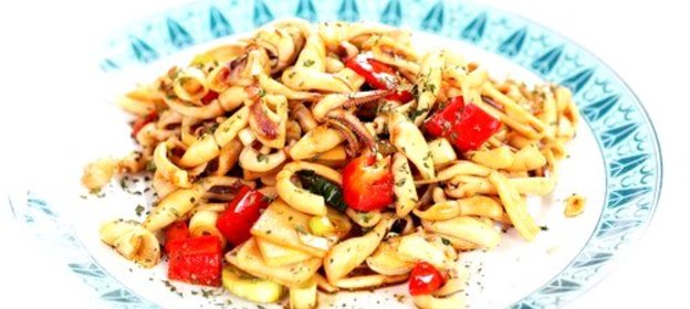 Салат из курицы с грибами и сельдереем