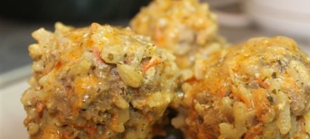 Ёжики в сметанно-томатном соусе