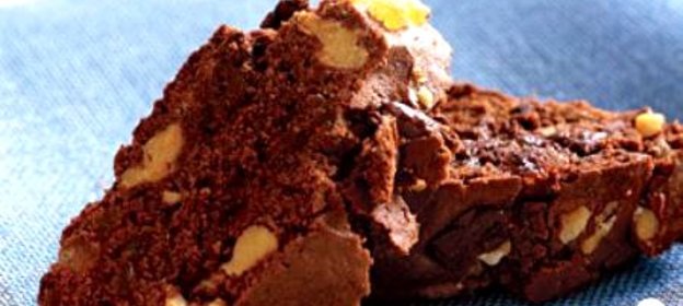 Шоколадное печенье с имбирем и орехами