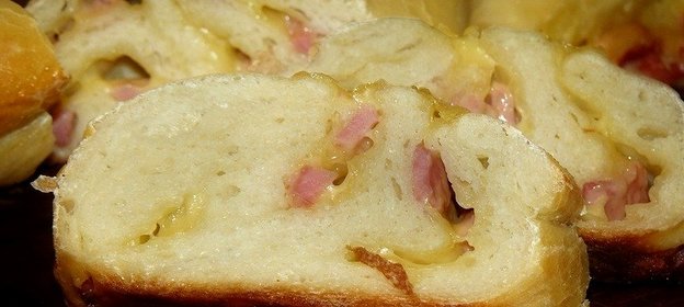 Хлеб с колбасой и сыром в хлебопечке