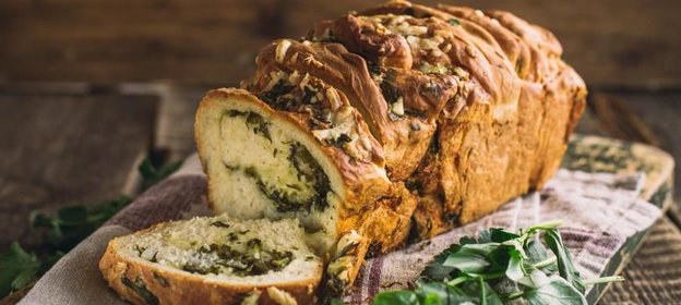 Хлеб с чесноком и травами