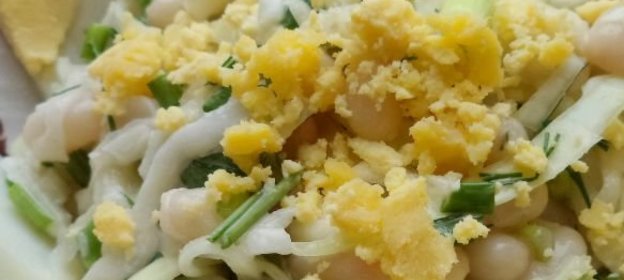 Салат из фасоли с капустой