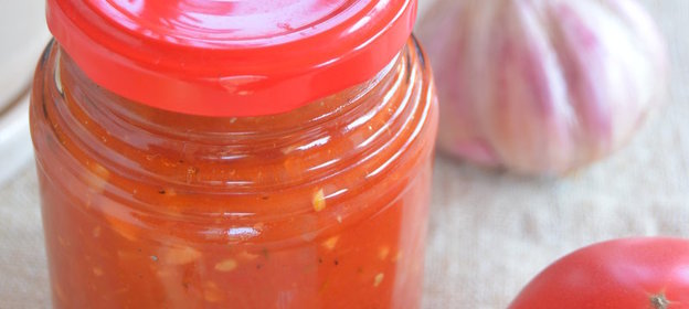 Томатный соус с розмарином в мультиварке