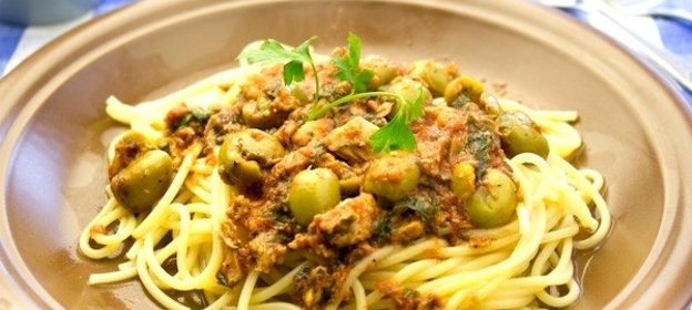 Спагетти с тунцом