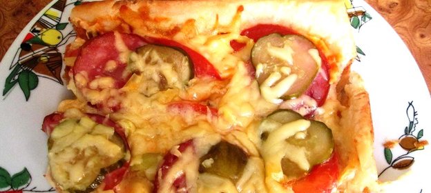 Пицца с колбасой и болгарским перцем