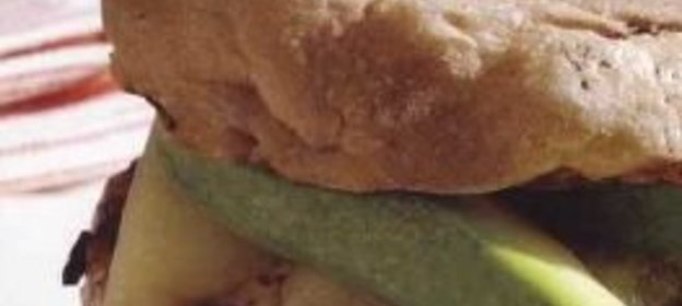 Бургер с котлетой, жаренной на гриле