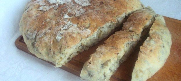 Хлеб со шпинатом и козьим сыром