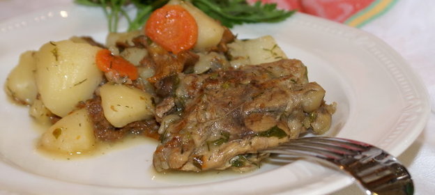 Жаркое из утки с лисичками и картофелем