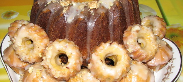 Тыквенный кекс с лимонной помадкой и грецким орехом