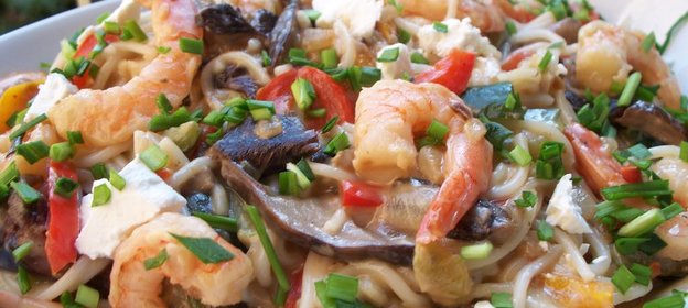 Лапша с креветками и овощами !!!