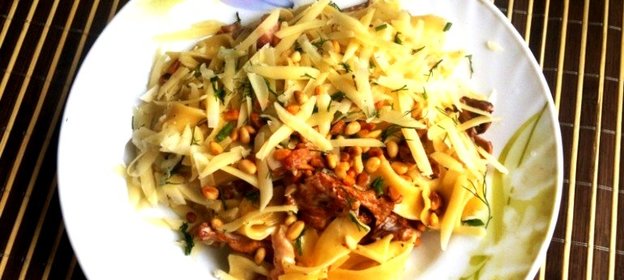 Паста с лисичками и беконом